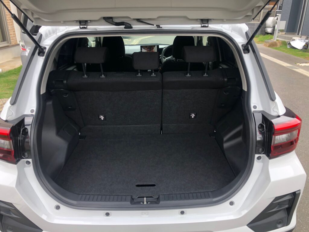中古車トヨタ ライザRAIZAのトランク