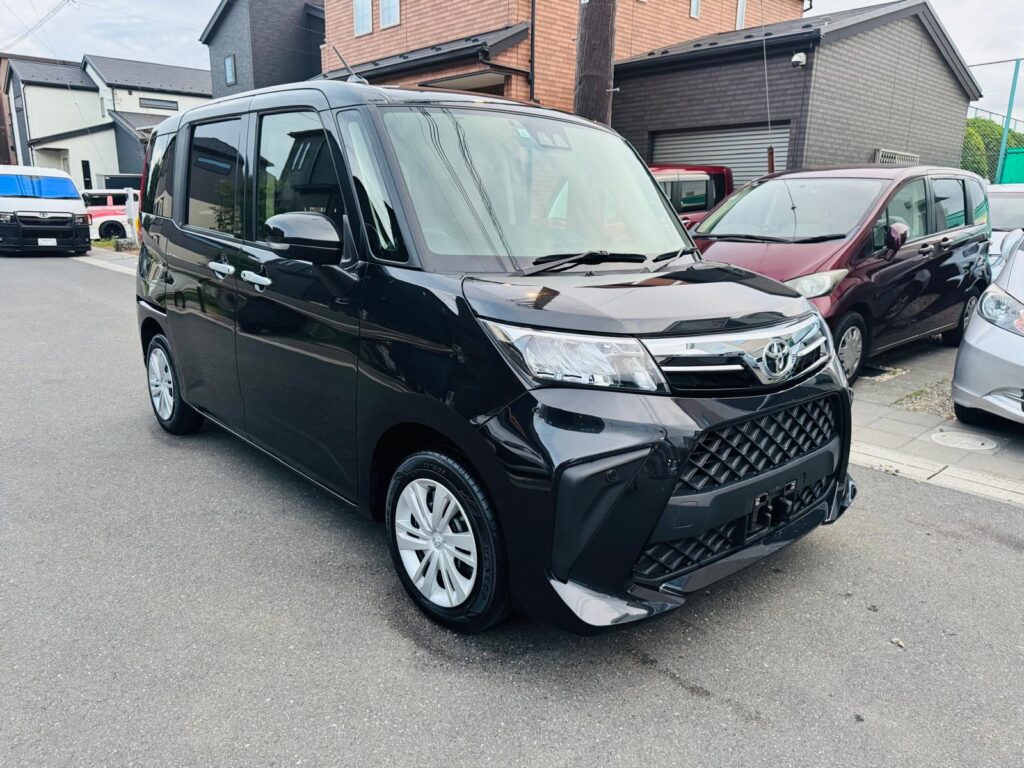 中古車トヨタ ROOMY外観