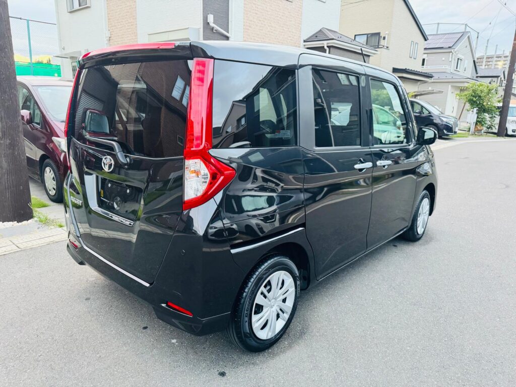 中古車トヨタ ROOMY外観