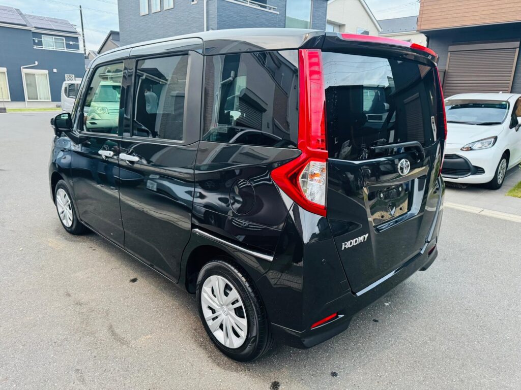 中古車トヨタ ROOMY外観