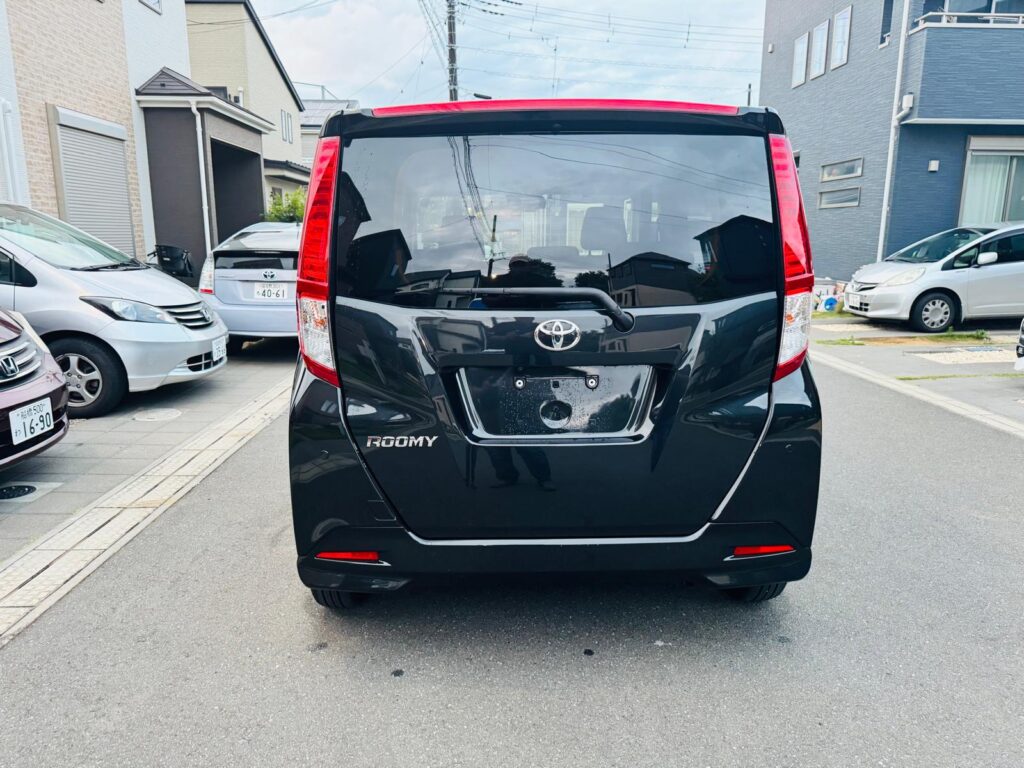 中古車トヨタ ROOMY後ろ