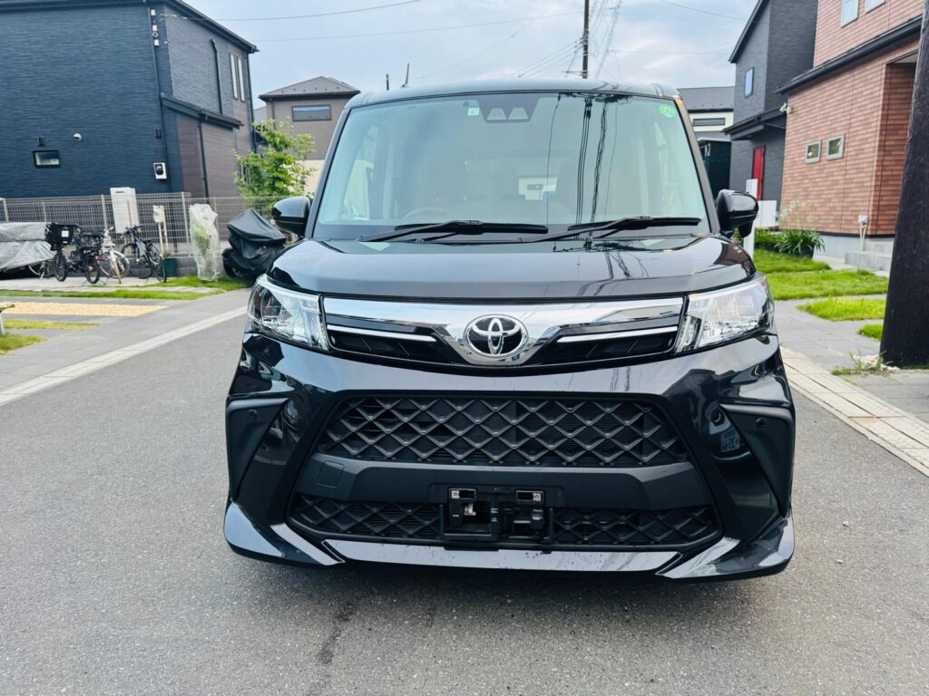 中古車トヨタ ROOMY正面