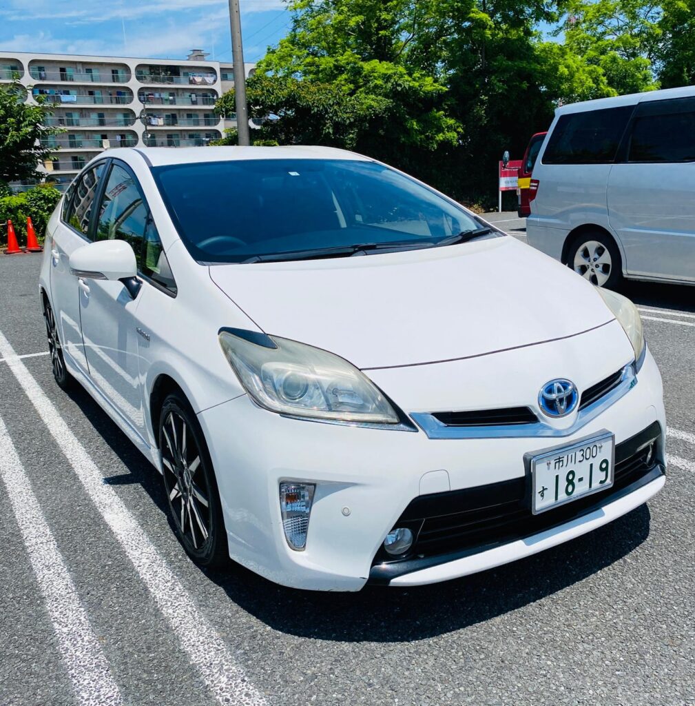 中古車　プリウス　ハイブリッド　外観