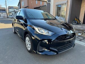 トヨタ yaris 4WD 2023年式 　右前