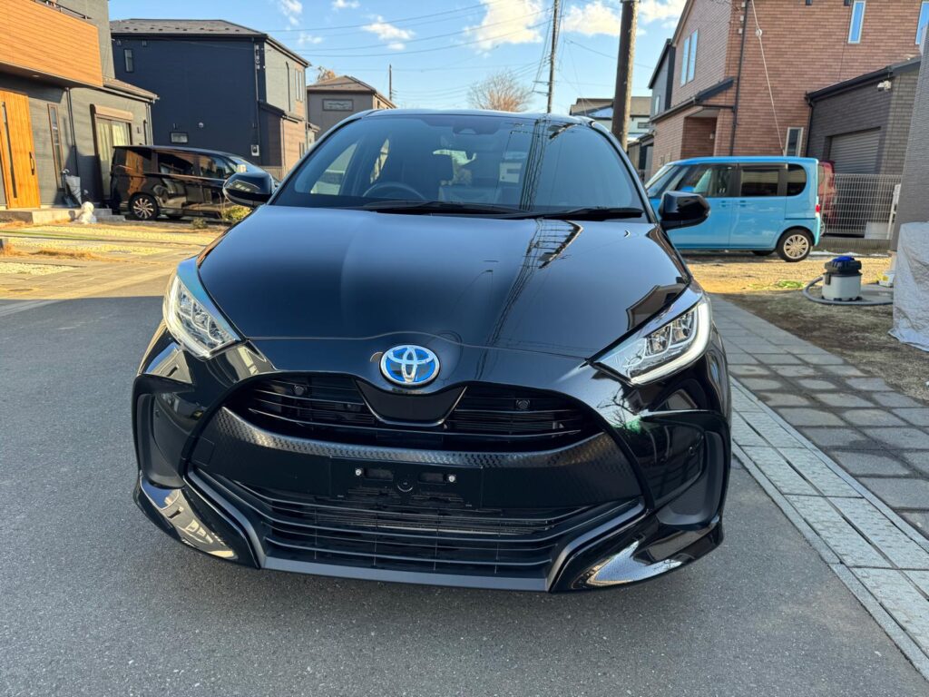 トヨタ yaris 4WD 2023年式 正面