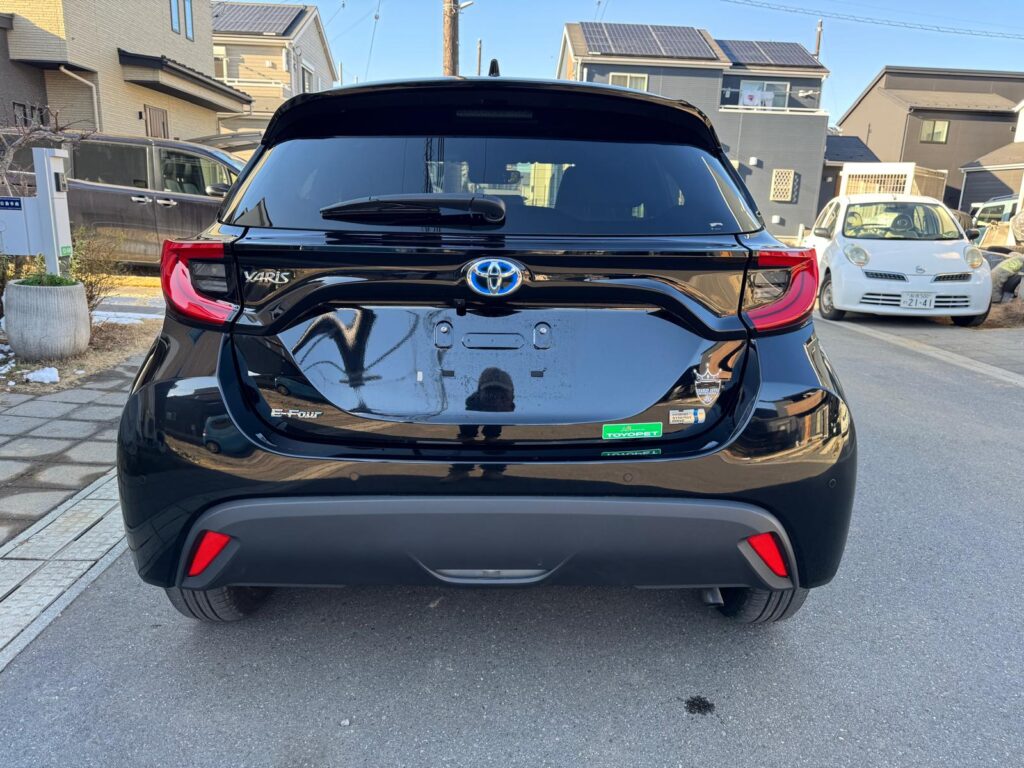 トヨタ yaris 4WD 2023年式 背面