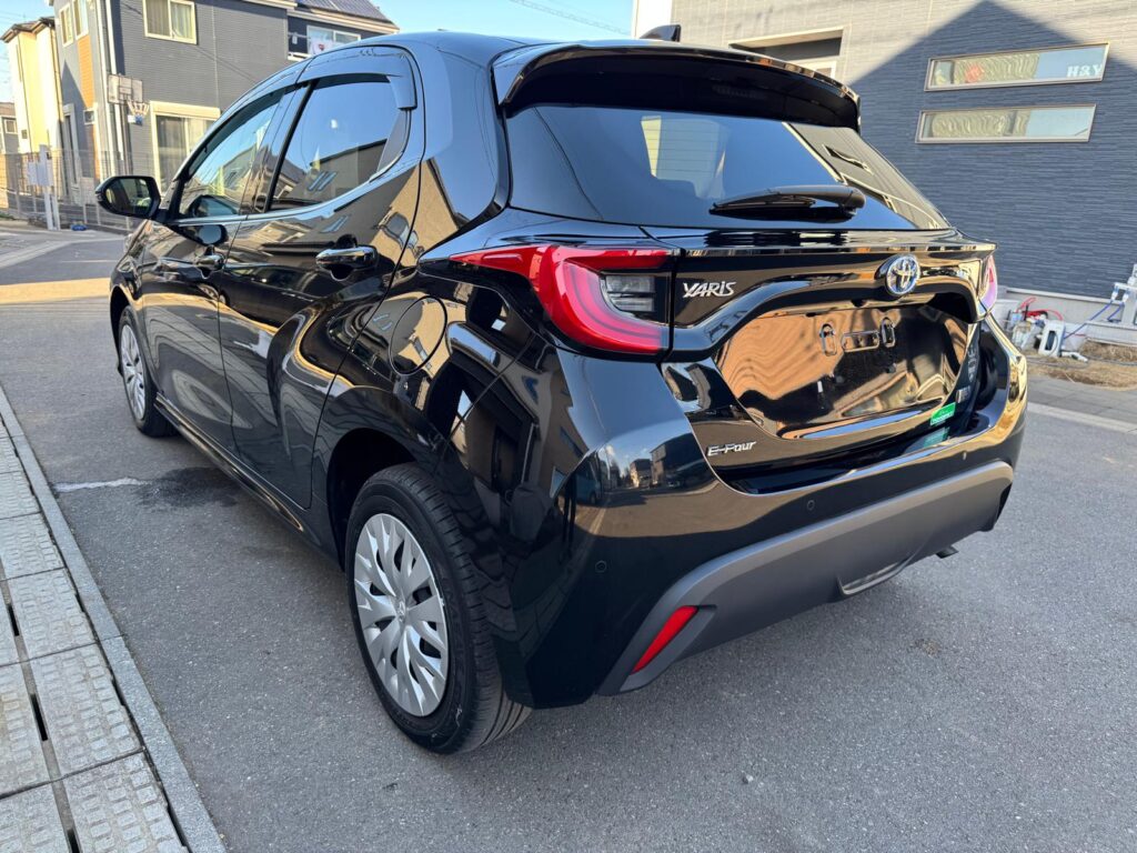 トヨタ yaris 4WD 2023年式 左後部