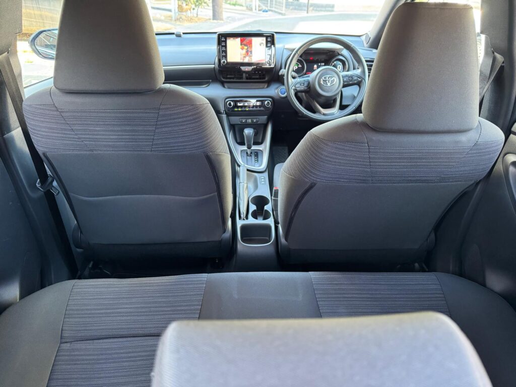 トヨタ yaris 4WD 2023年式 室内