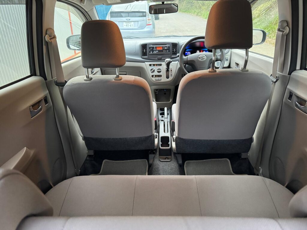 中古車 ダイハツミラ 車内