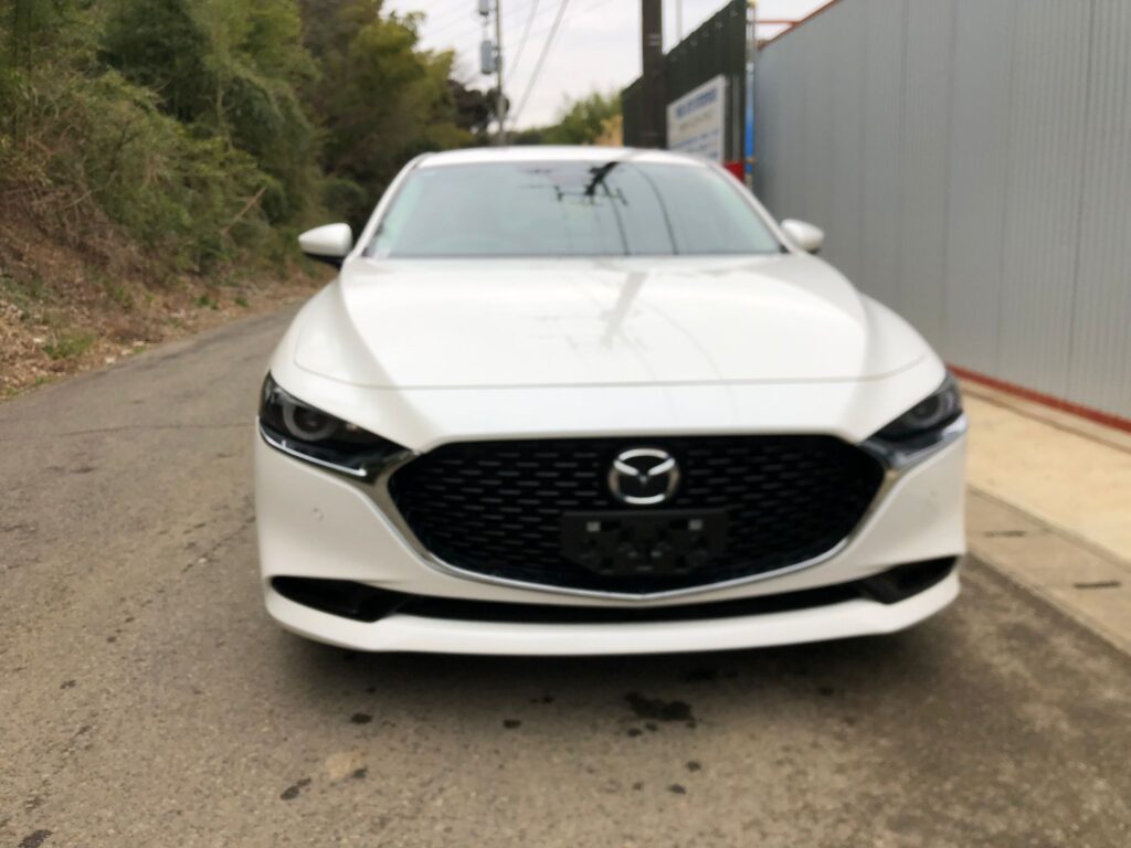 中古車　マツダ３のフロント