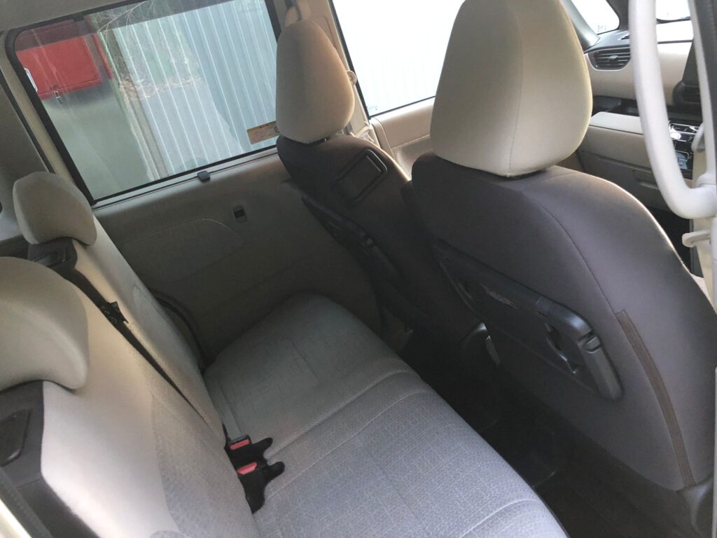 日産ルークス 後部座席
