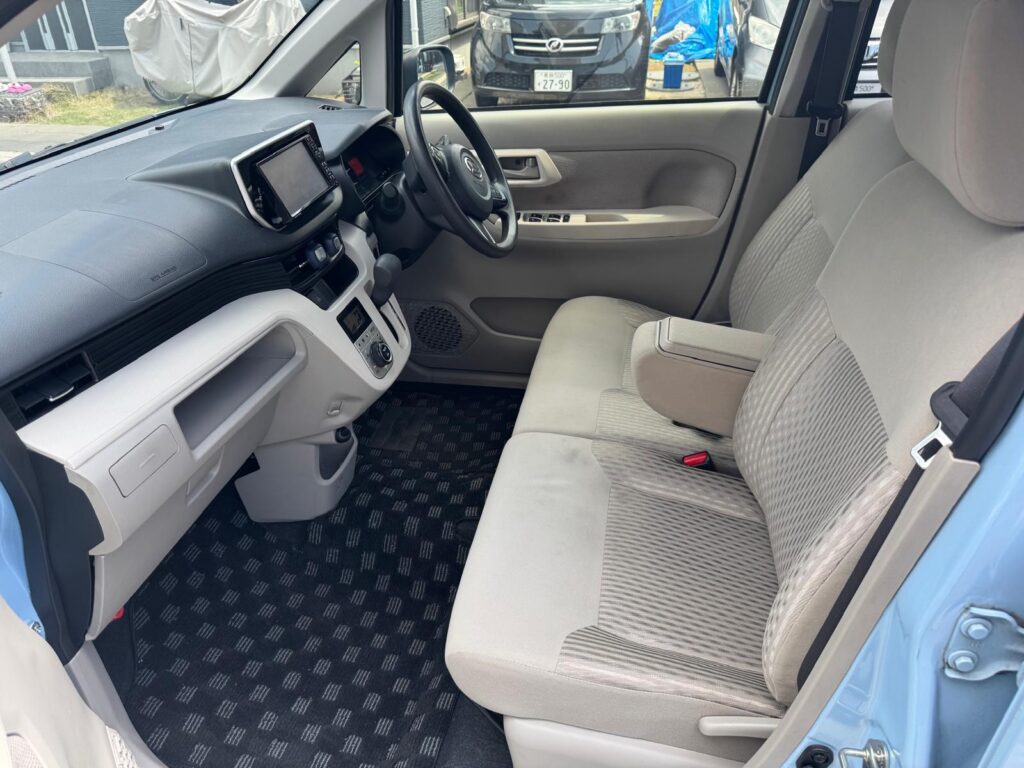 ダイハツ　ムーブ　後部座席