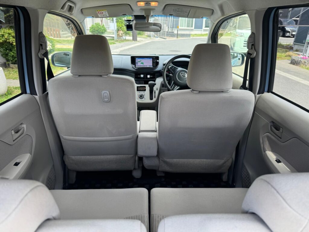 ダイハツ　ムーブ　後部座席