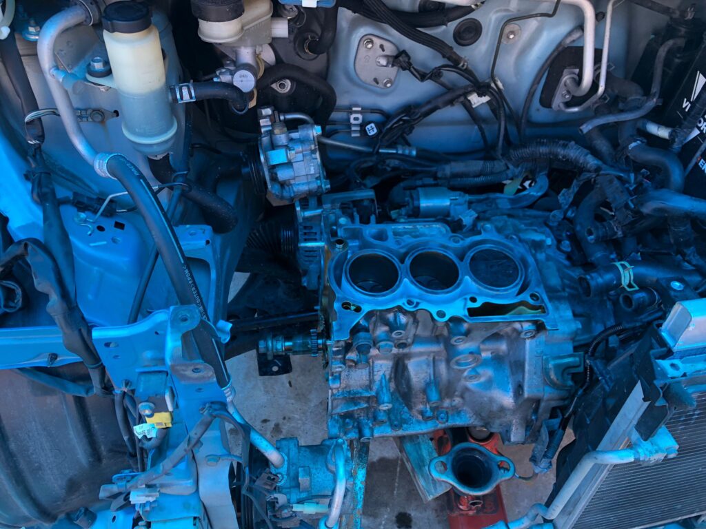 エンジン・クラッチオーバーホールの様子