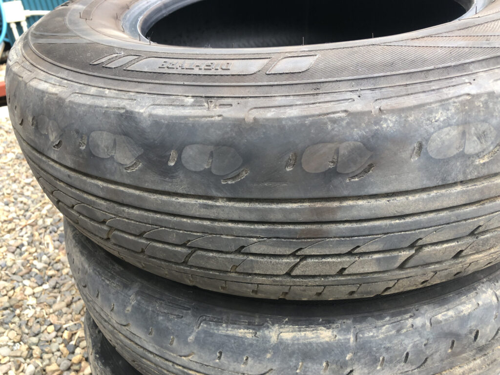 NV350キャラバンのハブベアリング不良によるタイヤの異常摩耗