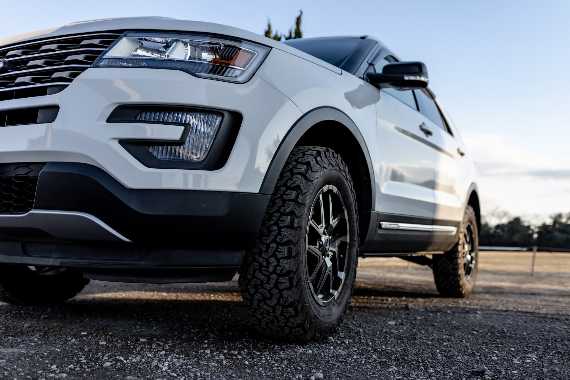 SUVのタイヤ交換を自分で行うリスクとは？重いタイヤが招く思わぬ事故